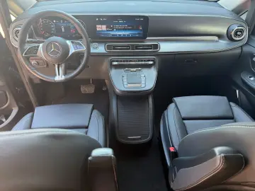 MERCEDES-BENZ V 300 RWD lang AVANTGARDE Pano 360