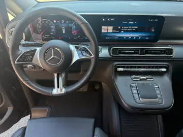 MERCEDES-BENZ V 300 RWD lang AVANTGARDE Pano 360