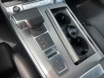 AUDI A7 Sportback 55TFSI quattro S tronic S Line Head