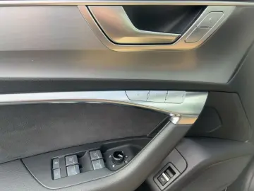 AUDI A7 Sportback 55TFSI quattro S tronic S Line Head