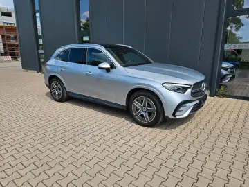 MERCEDES-BENZ GLC 200 4M AMG Pano AHK Distronic 1.Hd. uffr.