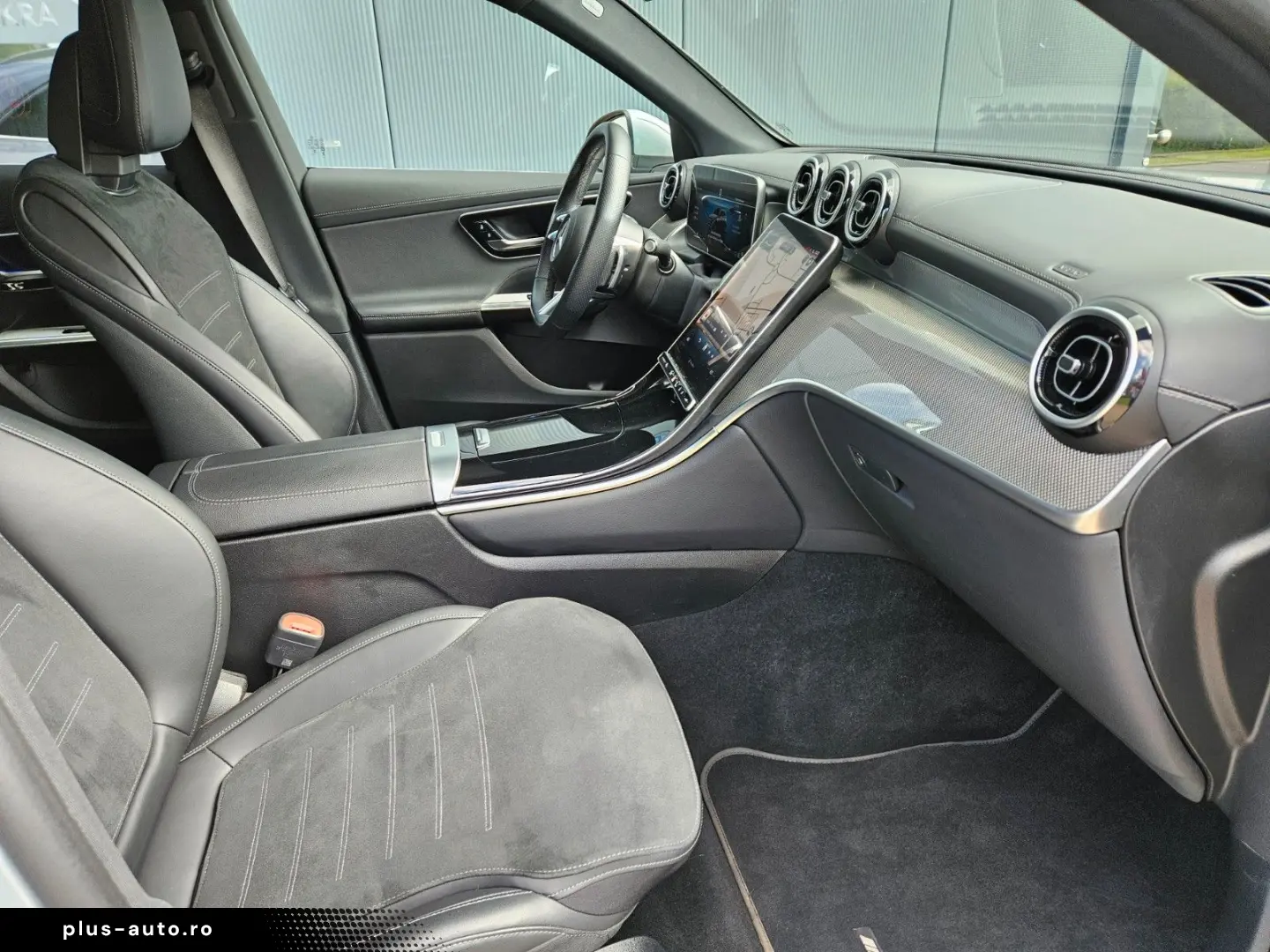 MERCEDES-BENZ GLC 200 4M AMG Pano AHK Distronic 1.Hd. uffr.