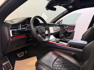 AUDI Q8 50 TDI quattro Competition Plus Carbon