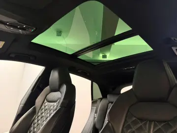 AUDI Q8 50 TDI quattro Competition Plus Carbon