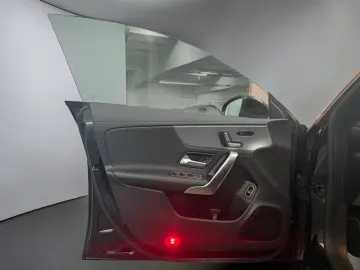 MERCEDES-BENZ CLA 180 PANORAMA