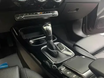 MERCEDES-BENZ CLA 180 PANORAMA