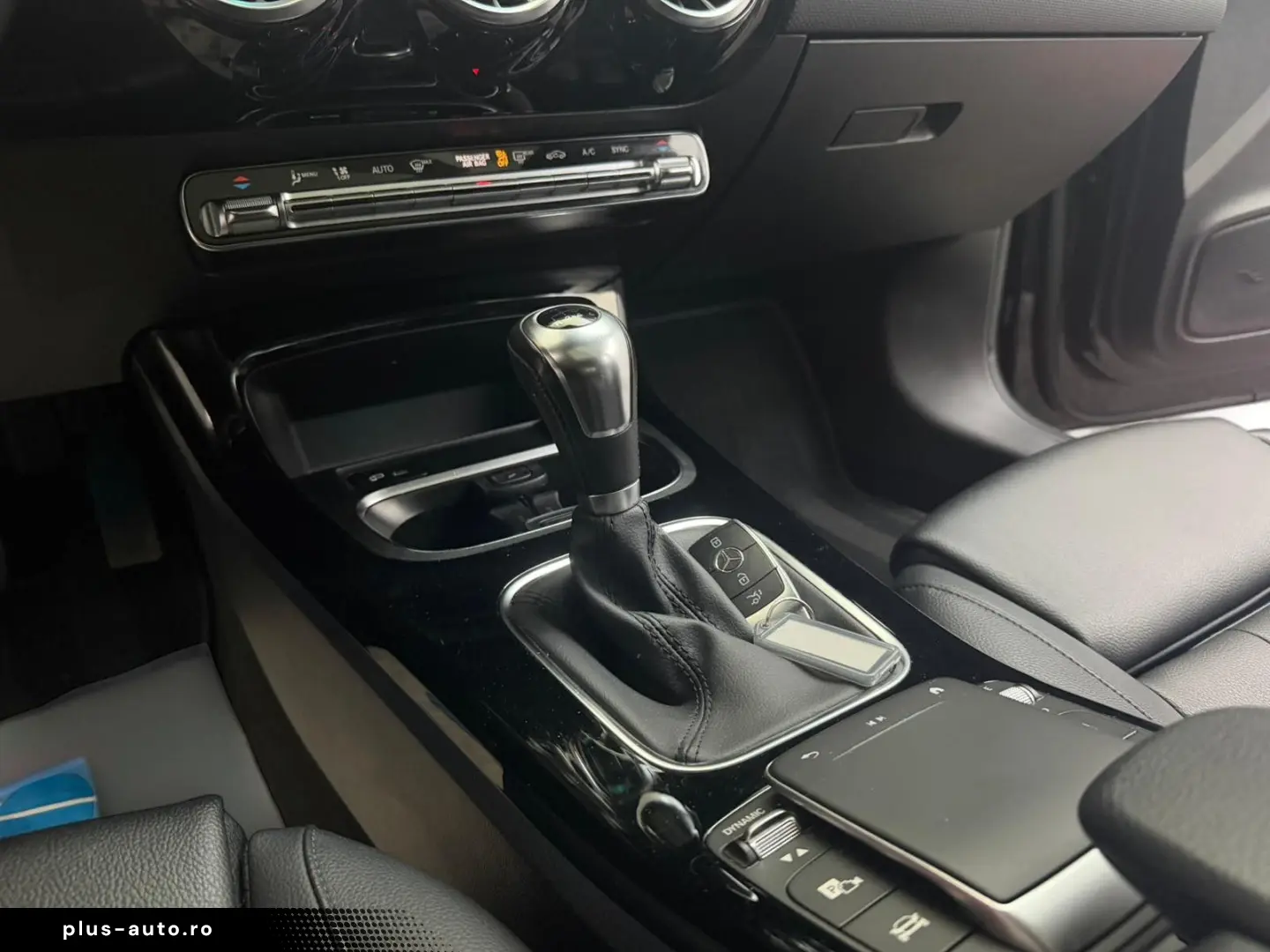 MERCEDES-BENZ CLA 180 PANORAMA