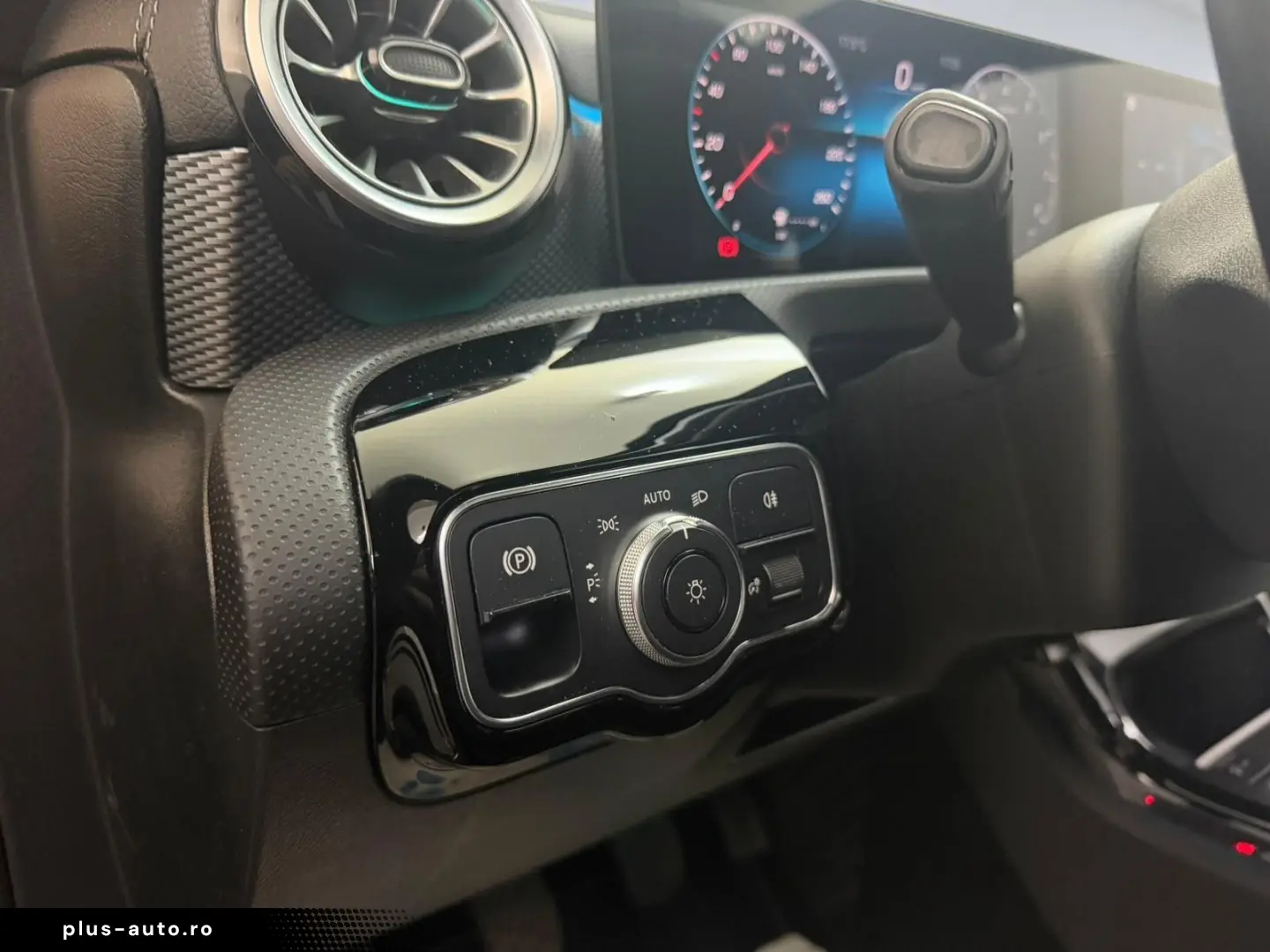 MERCEDES-BENZ CLA 180 PANORAMA