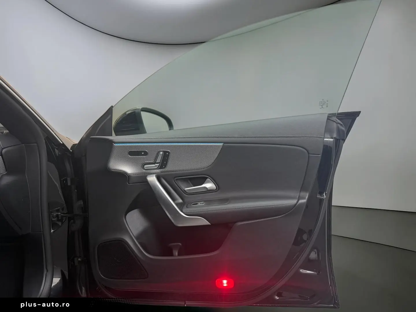 MERCEDES-BENZ CLA 180 PANORAMA