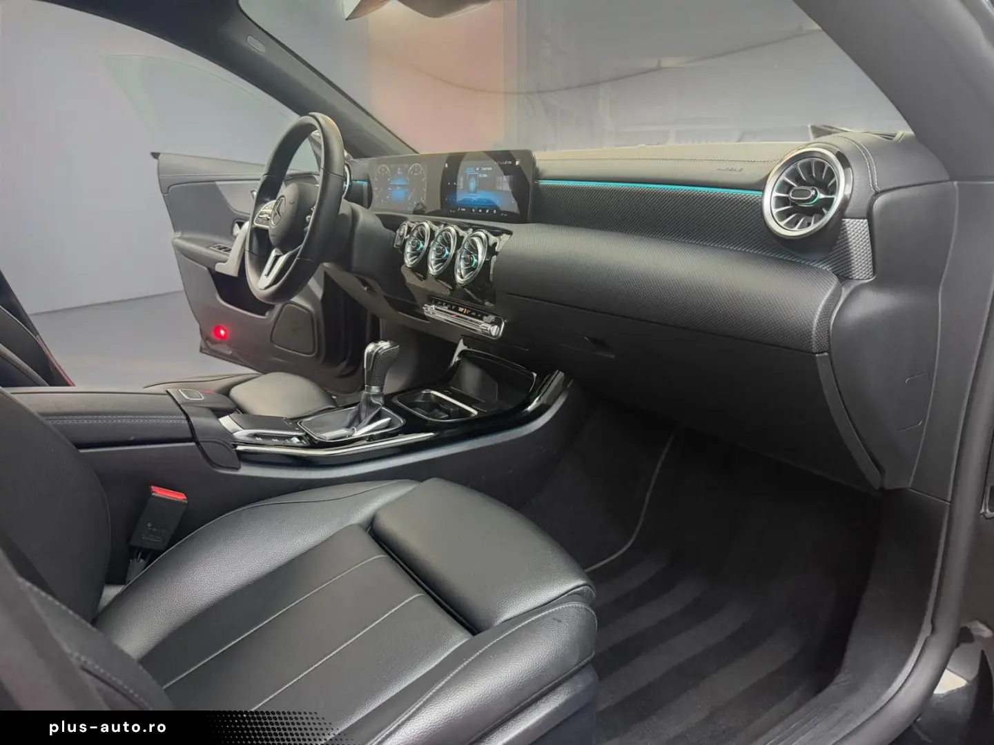 MERCEDES-BENZ CLA 180 PANORAMA