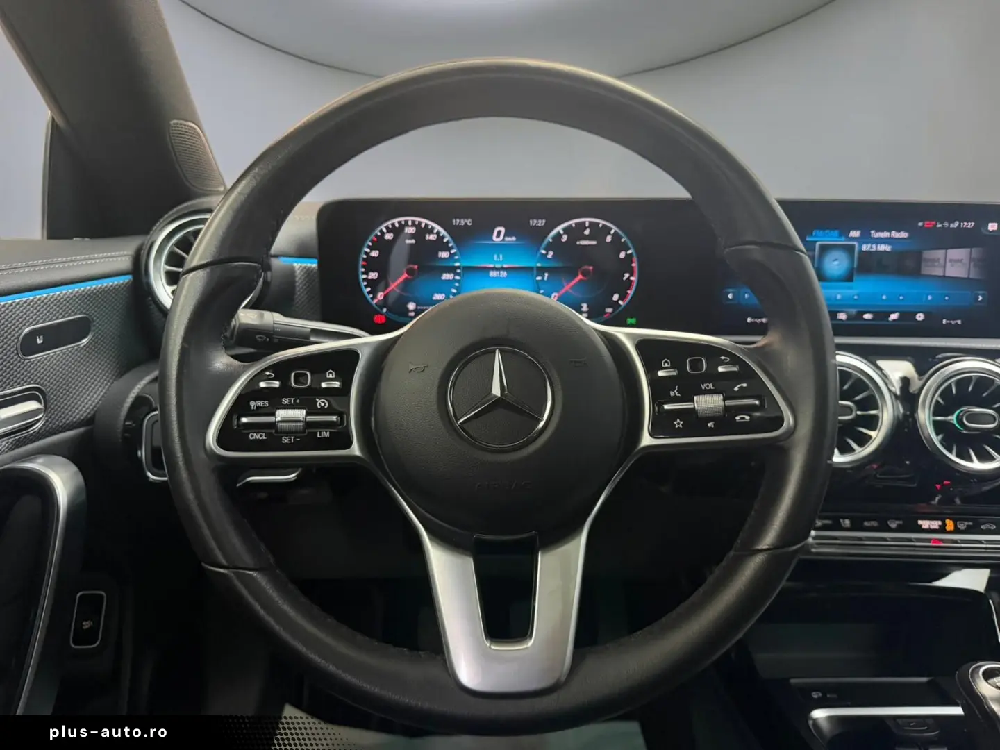 MERCEDES-BENZ CLA 180 PANORAMA