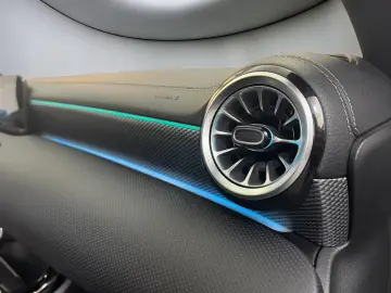 MERCEDES-BENZ CLA 180 PANORAMA