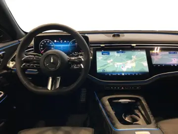 MERCEDES-BENZ E 300 de 4MATIC AMG ILS MBUX Superscreen Burm