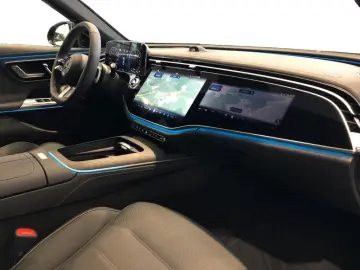 MERCEDES-BENZ E 300 de 4MATIC AMG ILS MBUX Superscreen Burm