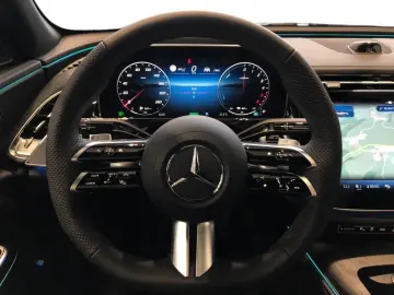 MERCEDES-BENZ E 300 de 4MATIC AMG ILS MBUX Superscreen Burm