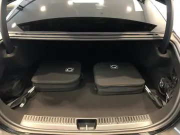 MERCEDES-BENZ E 300 de 4MATIC AMG ILS MBUX Superscreen Burm