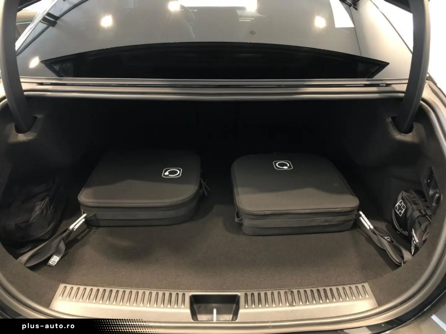 MERCEDES-BENZ E 300 de 4MATIC AMG ILS MBUX Superscreen Burm