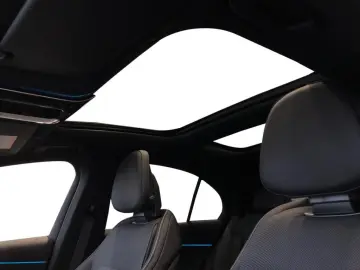 MERCEDES-BENZ E 300 de 4MATIC AMG ILS MBUX Superscreen Burm