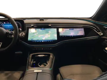 MERCEDES-BENZ E 300 de 4MATIC AMG ILS MBUX Superscreen Burm
