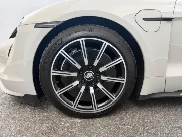PORSCHE Taycan Turbo Panoramic