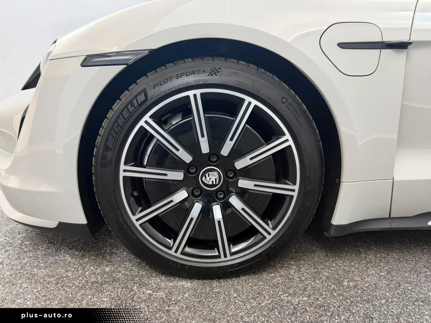 PORSCHE Taycan Turbo Panoramic