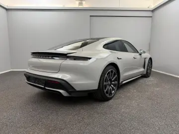 PORSCHE Taycan Turbo Panoramic