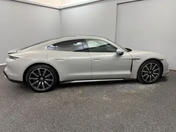 PORSCHE Taycan Turbo Panoramic