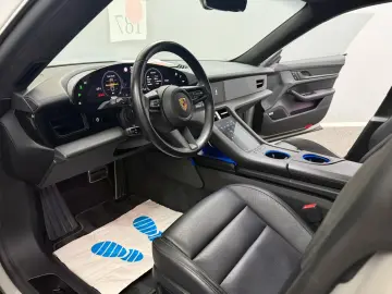 PORSCHE Taycan Turbo Panoramic