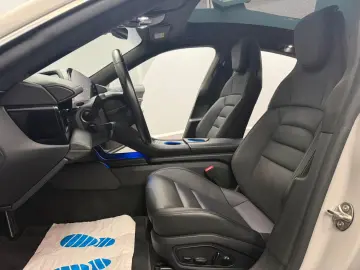 PORSCHE Taycan Turbo Panoramic