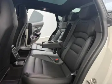PORSCHE Taycan Turbo Panoramic