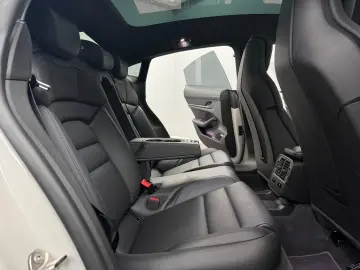 PORSCHE Taycan Turbo Panoramic