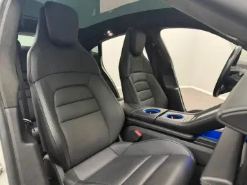 PORSCHE Taycan Turbo Panoramic