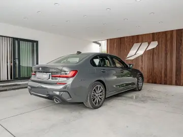 BMW 330 e  M pack  camera  adaptieve cruise control