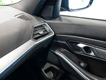 BMW 330 e  M pack  camera  adaptieve cruise control