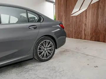 BMW 330 e  M pack  camera  adaptieve cruise control