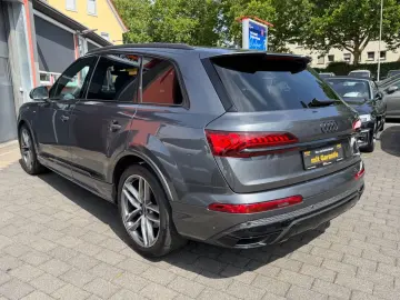 AUDI Q7 50 TDI quattro S line