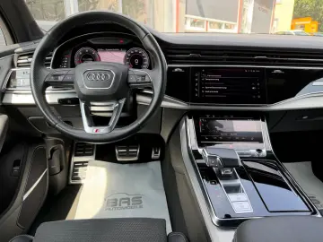 AUDI Q7 50 TDI quattro S line
