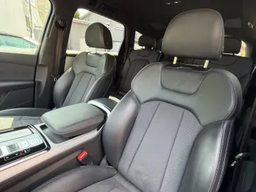 AUDI Q7 50 TDI quattro S line