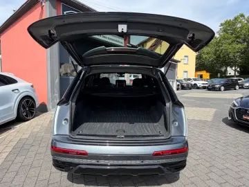AUDI Q7 50 TDI quattro S line