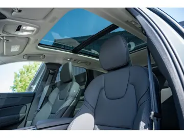 VOLVO XC60 T6 AWD Plus Bright Plug-in Hybrid
