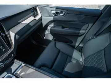VOLVO XC60 T6 AWD Plus Bright Plug-in Hybrid