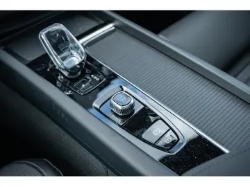 VOLVO XC60 T6 Ultra Black Edition AWD