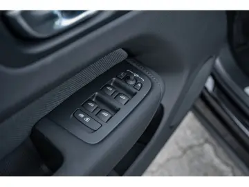 VOLVO XC60 T6 Ultra Black Edition AWD