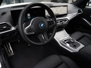 BMW 330e M Sport Pro-Curved-LED-ACC-RFK-HuD-H&K-