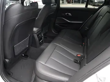 BMW 330e M Sport Pro-Curved-LED-ACC-RFK-HuD-H&K-