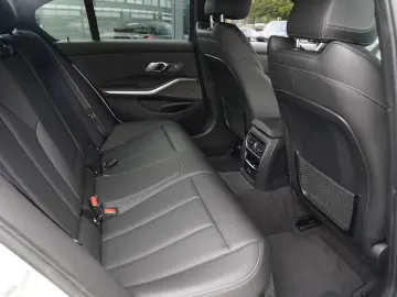 BMW 330e M Sport Pro-Curved-LED-ACC-RFK-HuD-H&K-