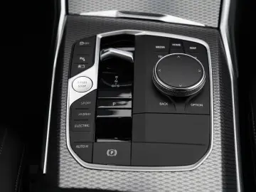 BMW 330e M Sport Pro-Curved-LED-ACC-RFK-HuD-H&K-