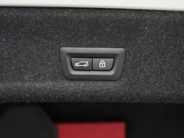 BMW 330e M Sport Pro-Curved-LED-ACC-RFK-HuD-H&K-