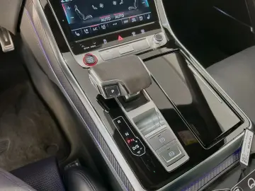 AUDI RS Q8 4.0 TFSI quattro Dynamik Plus Sportabgas
