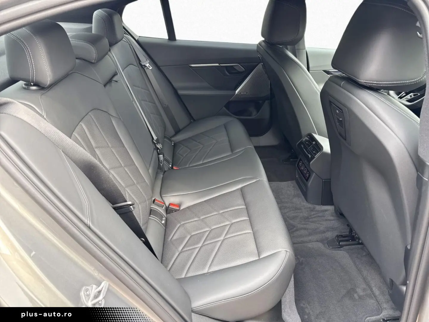 BMW 520iA M SPORT LivePro Pano AHK Lea.o.Anz.455 -